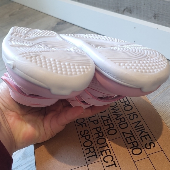 Nike Omni Multi-Court TD Pink Foam Kids - Picture 7 of 9